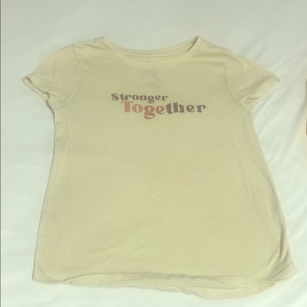Girls Graphic tee size medium 8 in girls.